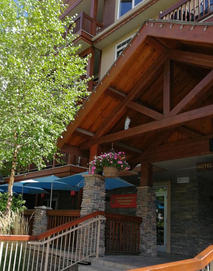 Sunny Tranquil Woods Turret In Falcon Crest Lodge Канмор Экстерьер фото