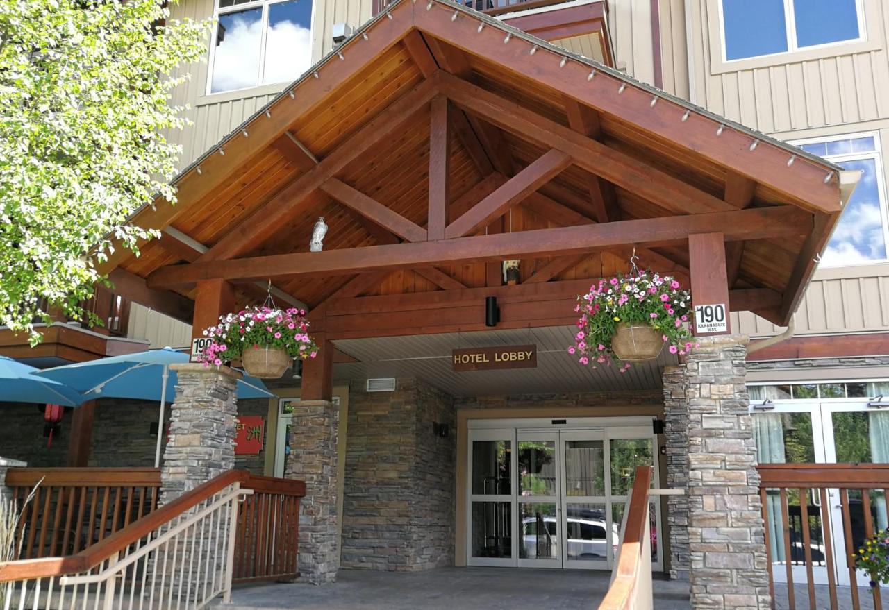 Sunny Tranquil Woods Turret In Falcon Crest Lodge Канмор Номер фото